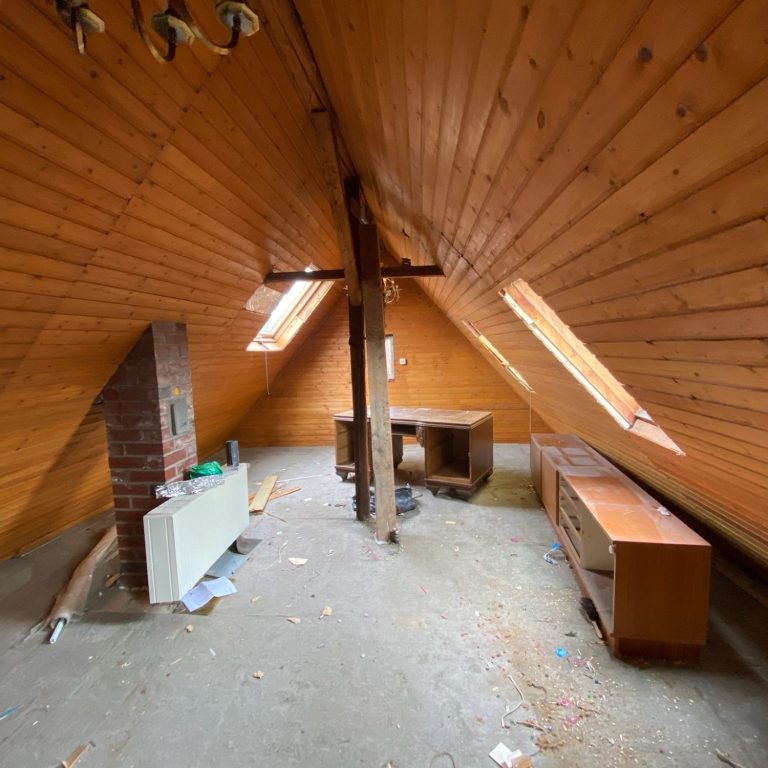 Nach der Entrümpelung eines Dachbodens Gleicher Dachboden nur leer geräumt dank Rund ums Haus Köln